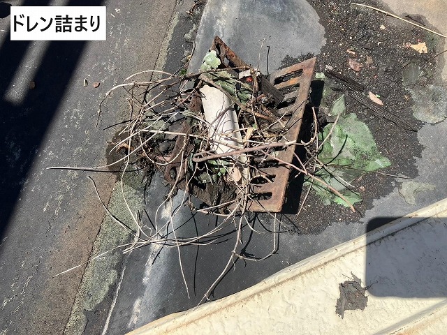 甲府市の3階建てビル　屋上シート防水が劣化　ドレン詰まり